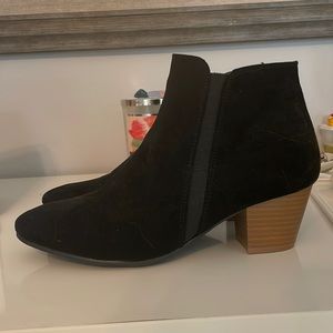 Qupid black booties